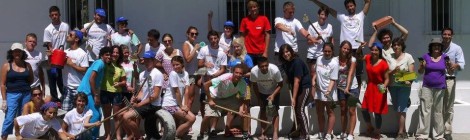 Voluntários para pintar o novo Hostel Social