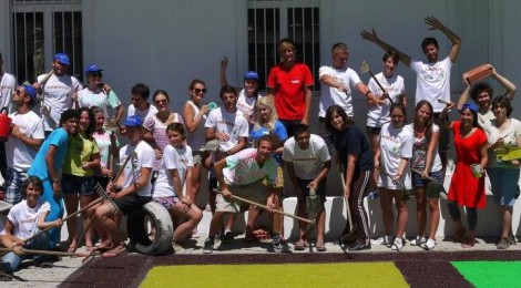 Voluntários para pintar o novo Hostel Social